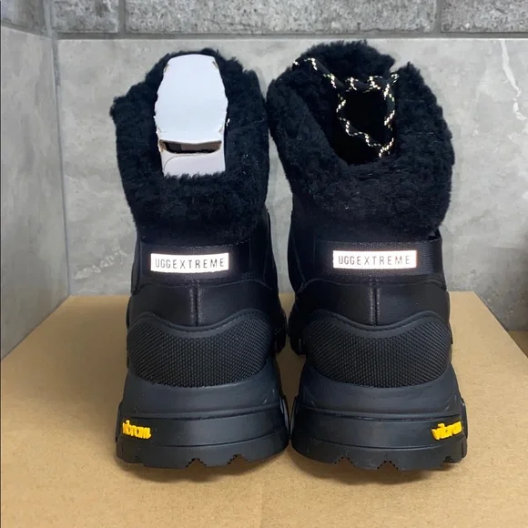 UGG ADIRONDACK MERIDIAN HIKER - Picture 3 of 5